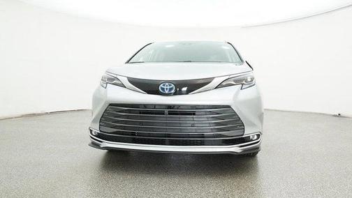 2024 Toyota Sienna Platinum 7 Passenger