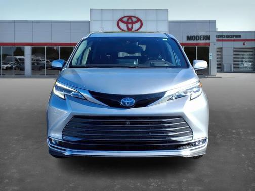 2024 Toyota Sienna Platinum 7 Passenger