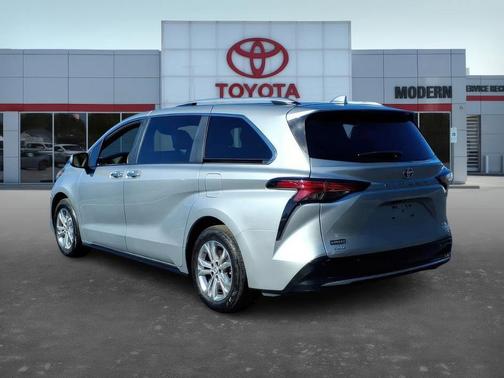 2024 Toyota Sienna Platinum 7 Passenger