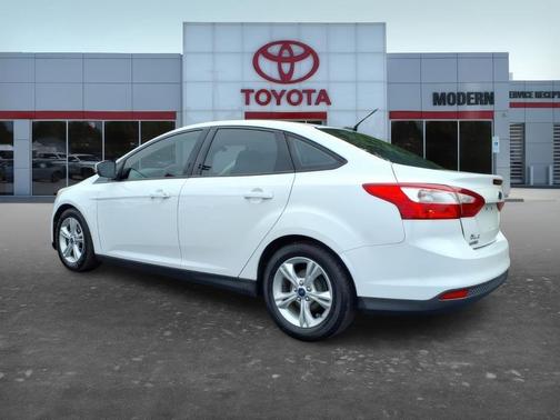 White 2014 Ford Focus SE