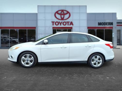 White 2014 Ford Focus SE