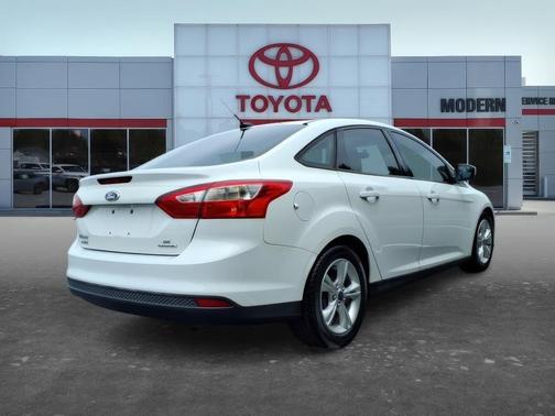 White 2014 Ford Focus SE