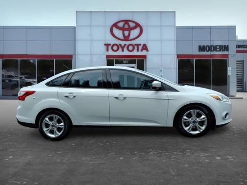 White 2014 Ford Focus SE