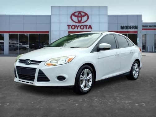 White 2014 Ford Focus SE
