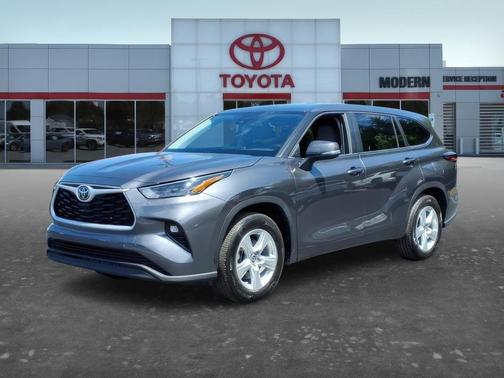 Gray 2025 Toyota Highlander LE