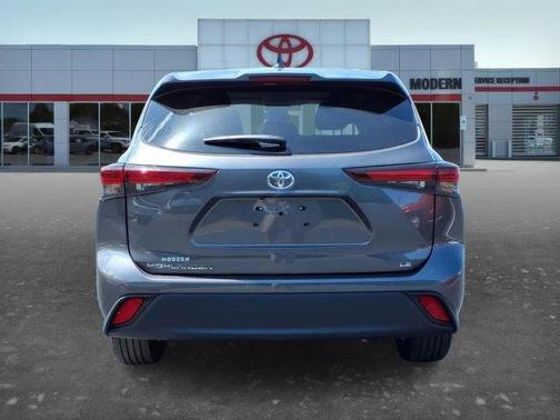 Gray 2025 Toyota Highlander LE