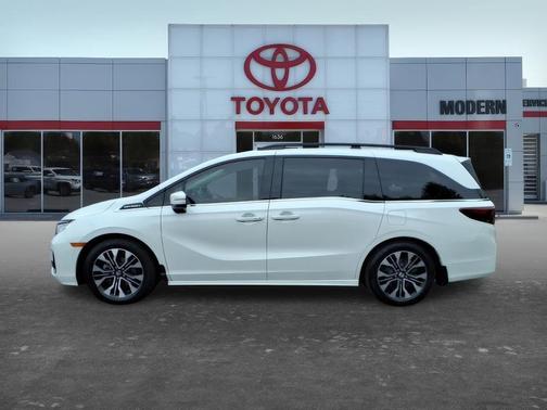 White 2025 Honda Odyssey Elite