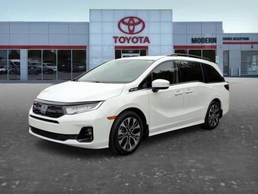 White 2025 Honda Odyssey Elite