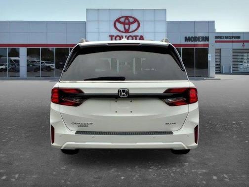 White 2025 Honda Odyssey Elite