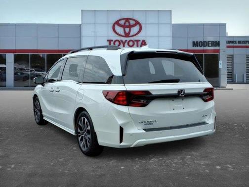 White 2025 Honda Odyssey Elite