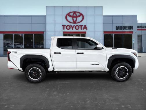 2025 Toyota Tacoma Hybrid TRD
