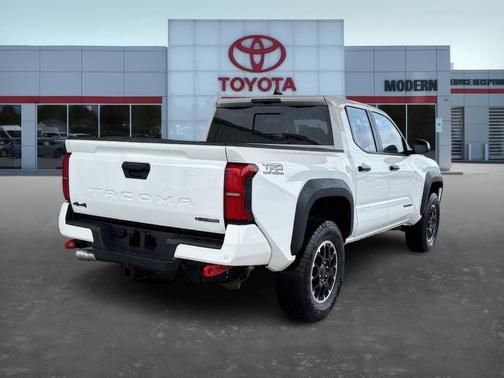 2025 Toyota Tacoma Hybrid TRD