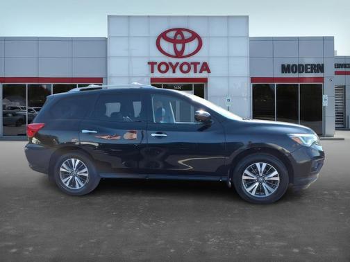 2017 Nissan Pathfinder SL