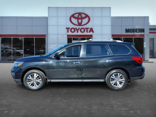 2017 Nissan Pathfinder SL