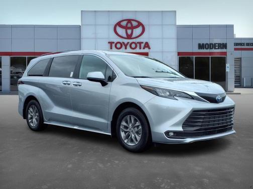 2025 Toyota Sienna XLE