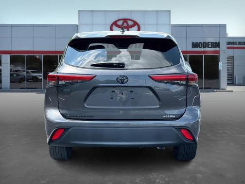 2022 Toyota Highlander L