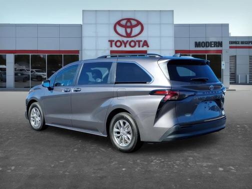 2023 Toyota Sienna XLE
