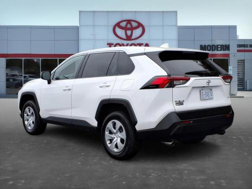 2022 Toyota RAV4 LE