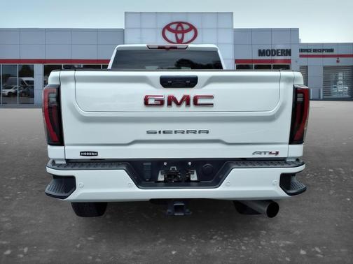 White 2025 GMC Sierra 2500 AT4