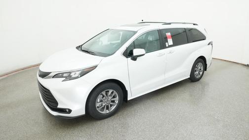 2025 Toyota Sienna XLE 8 Passenger