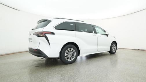2025 Toyota Sienna XLE 8 Passenger