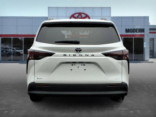 2026 Toyota Sienna XLE 8 Passenger