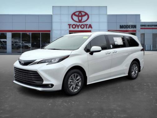 2026 Toyota Sienna XLE 8 Passenger