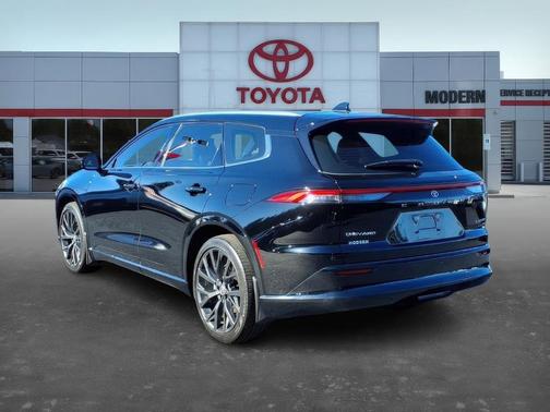 2025 Toyota Crown Signia LIMITED