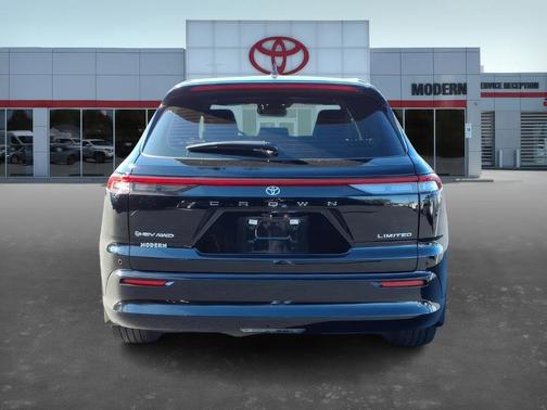 2025 Toyota Crown Signia LIMITED