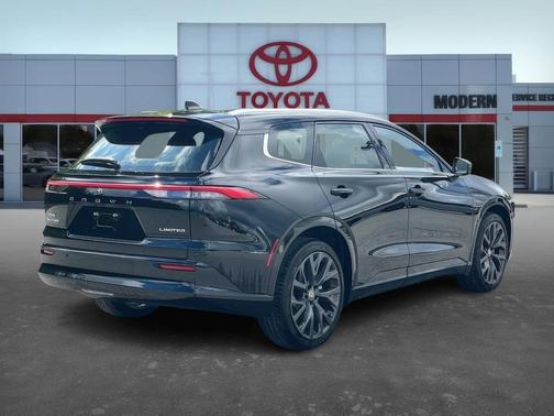 2025 Toyota Crown Signia LIMITED