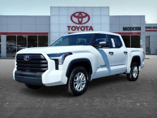 White 2024 Toyota Tundra SR5