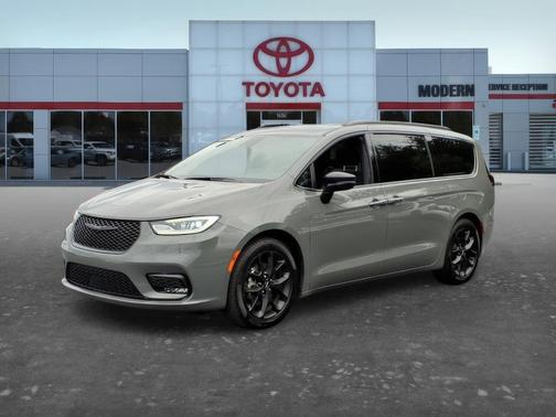 Gray 2025 Chrysler Pacifica Limited