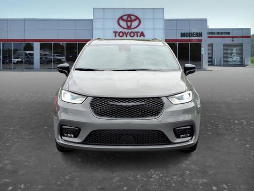 Gray 2025 Chrysler Pacifica Limited