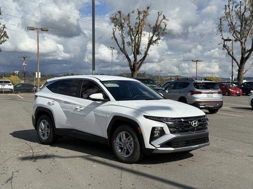2026 Hyundai TUCSON SE