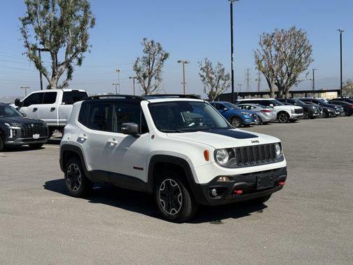 Alpine White 2016 Jeep Renegade Trailhawk