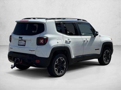 Alpine White 2016 Jeep Renegade Trailhawk