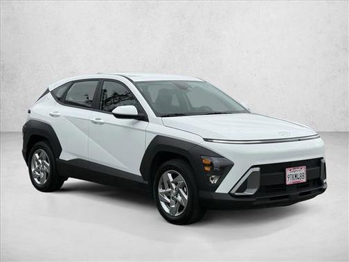 Atlas White 2025 Hyundai KONA SE