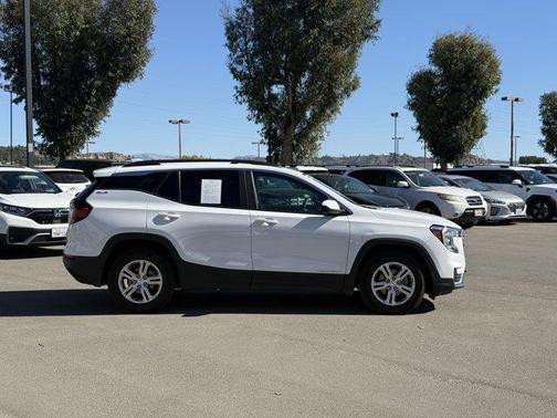 2022 GMC Terrain SLE