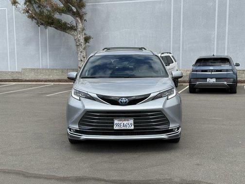 Celestial Silver Metallic 2025 Toyota Sienna Limited