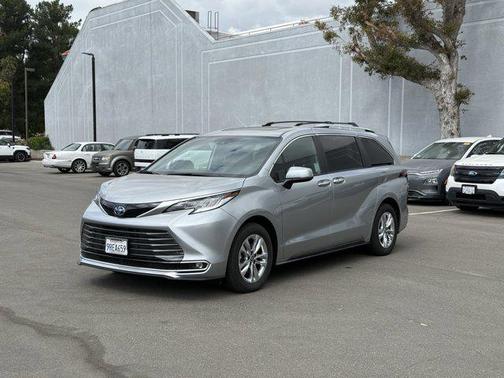 Celestial Silver Metallic 2025 Toyota Sienna Limited