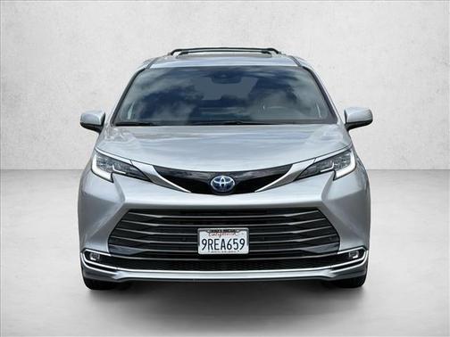 Celestial Silver Metallic 2025 Toyota Sienna Limited