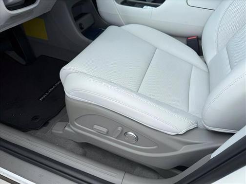 Creamy White Pearl 2026 Hyundai PALISADE SEL 7P