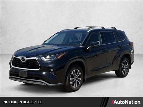 Midnight Black Metallic 2022 Toyota Highlander XLE