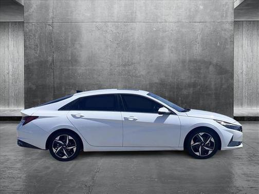 2022 Hyundai ELANTRA Limited