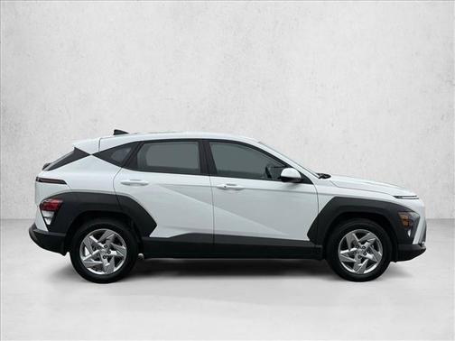 Atlas White 2025 Hyundai KONA SE
