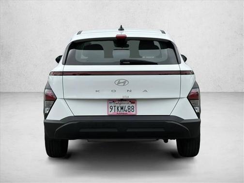Atlas White 2025 Hyundai KONA SE