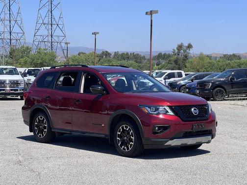 2020 Nissan Pathfinder SL 2WD