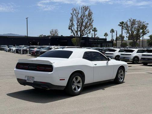 White Knuckle Clearcoat 2018 Dodge Challenger SXT