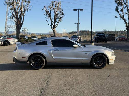 2011 Ford Mustang GT Premium