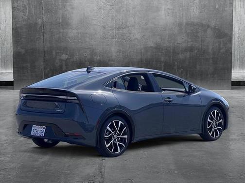 2025 Toyota Prius L